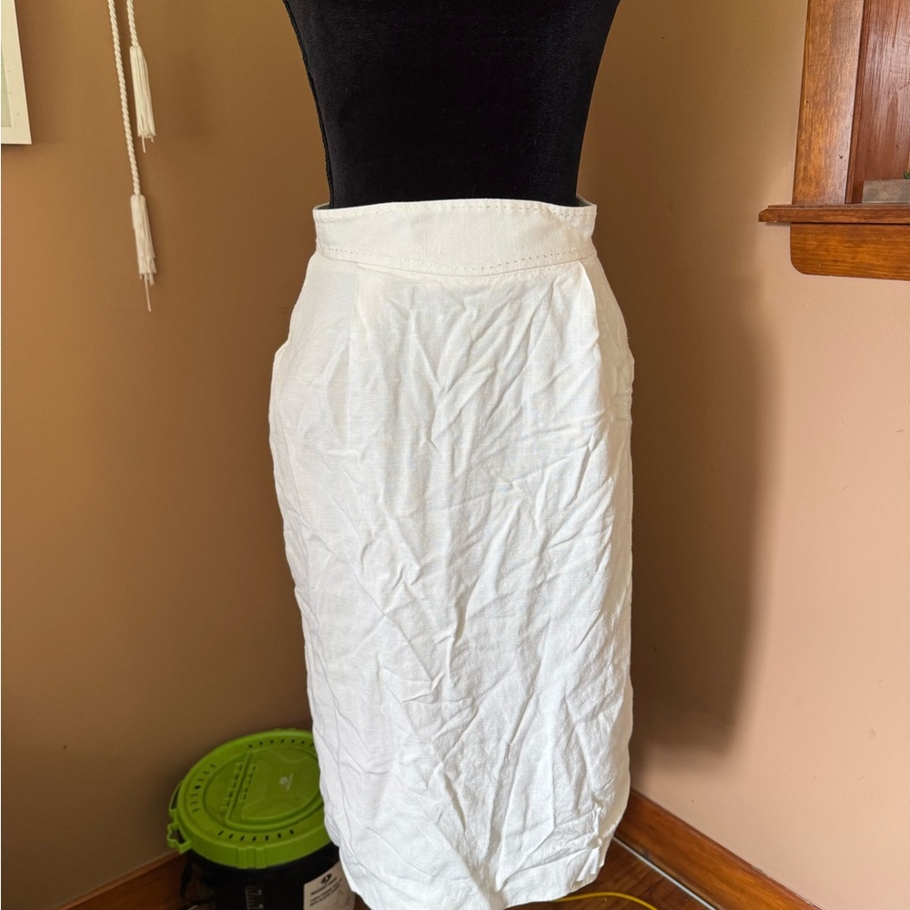 Chic White Midi Skirt